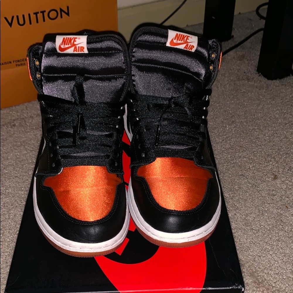 Jordan 1 satin shattered backboard